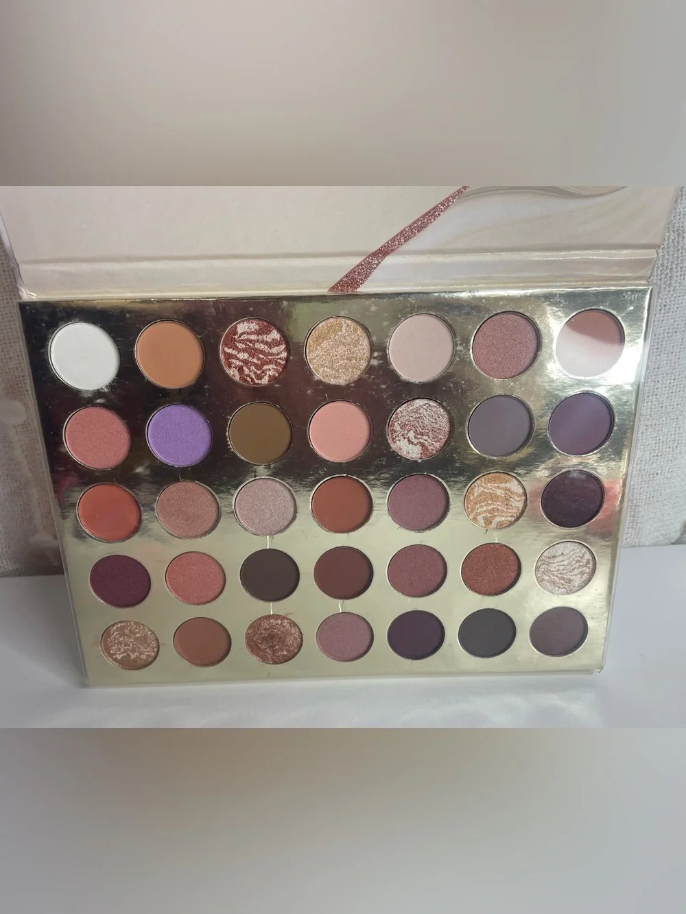 Ellen Tracy Nude & Rose Gold Eyeshadow Palette